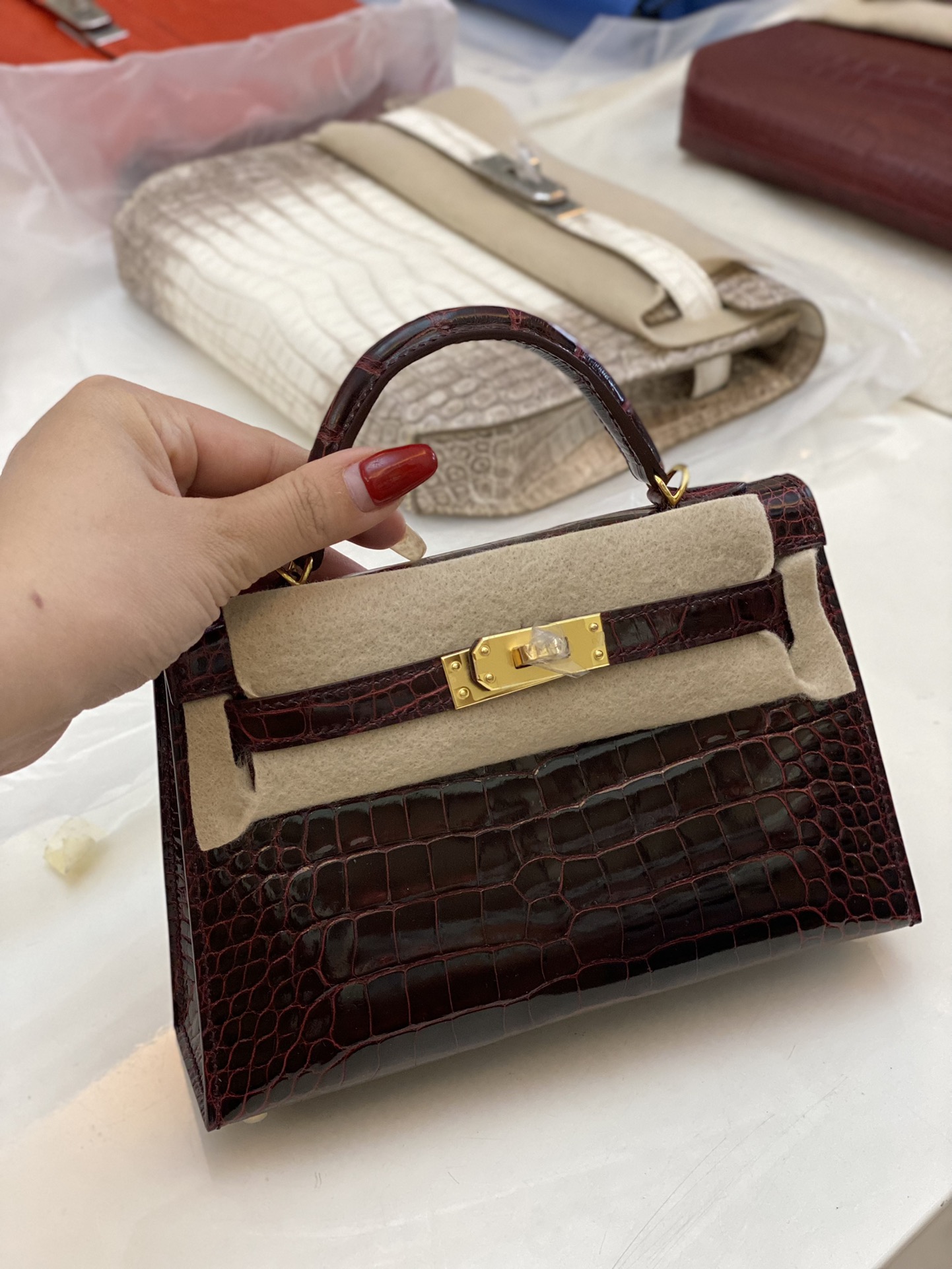 Hermes Kelly Mini II Bag 19CM In Dark Bordeaux Shiny Alligator Leather